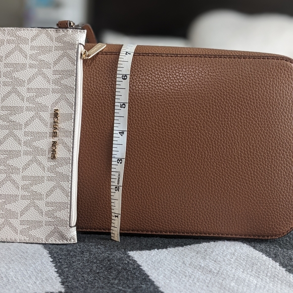 SOLD Michael Kors vanilla Brown drawstring tote - Picture 10 of 10